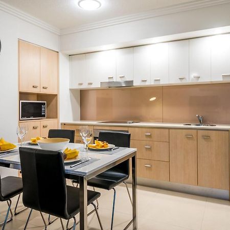 Chancellor Lakeside Apartments Gold Coast Exterior foto