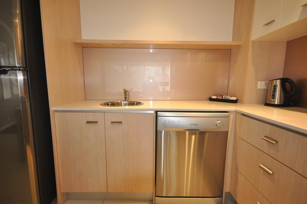 Chancellor Lakeside Apartments Gold Coast Exterior foto