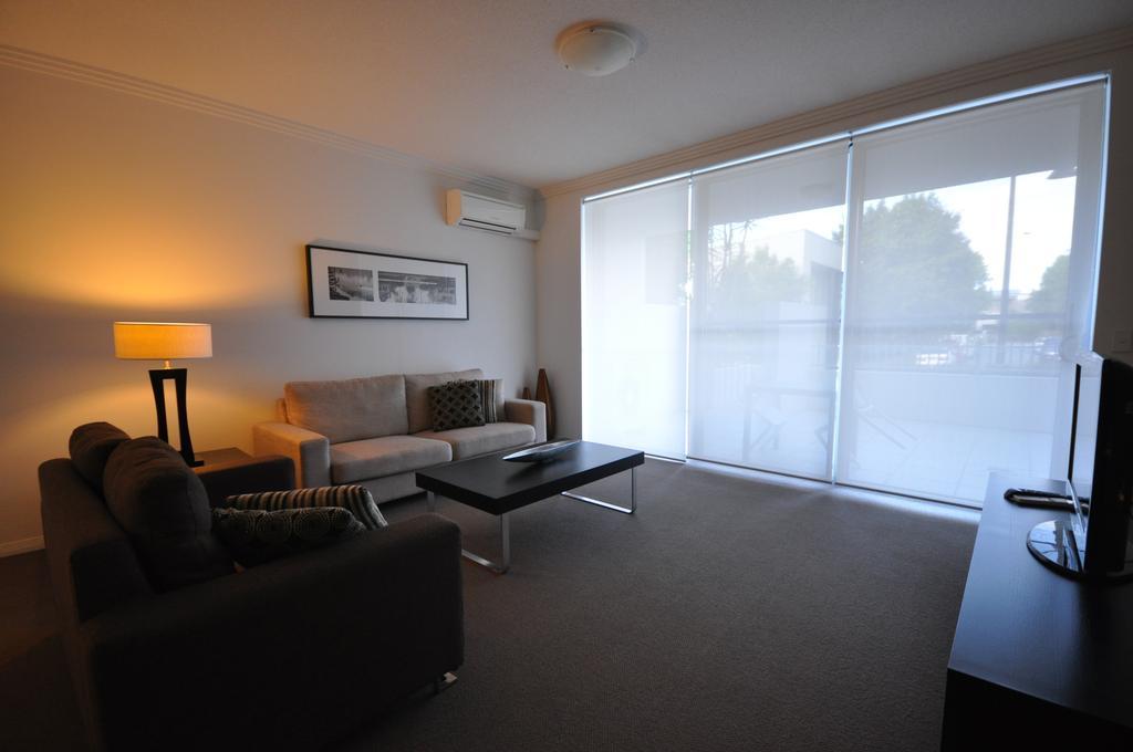 Chancellor Lakeside Apartments Gold Coast Exterior foto