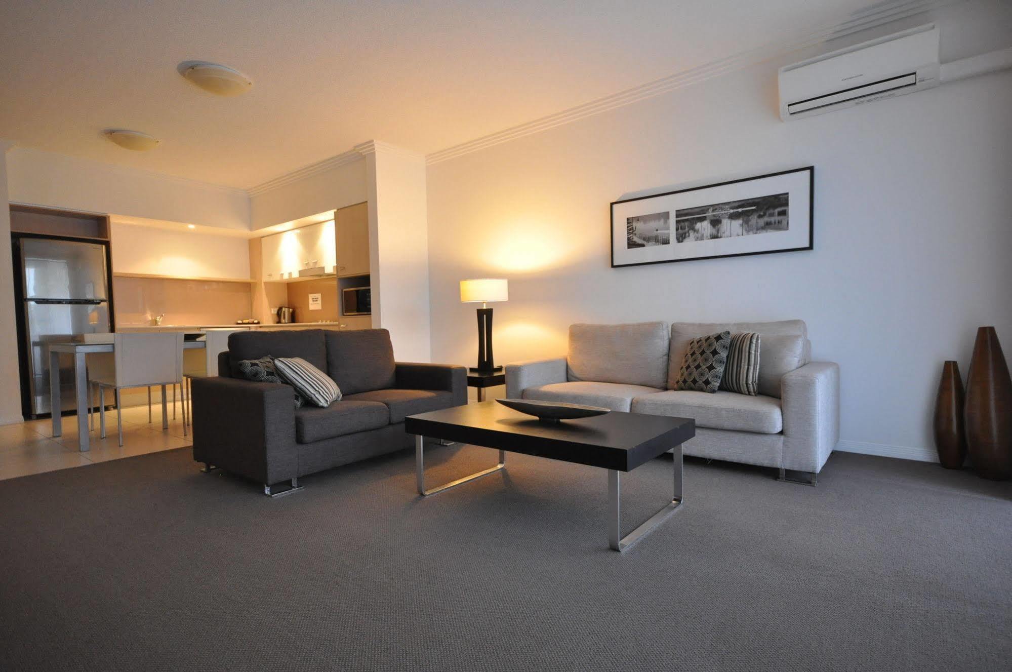 Chancellor Lakeside Apartments Gold Coast Exterior foto