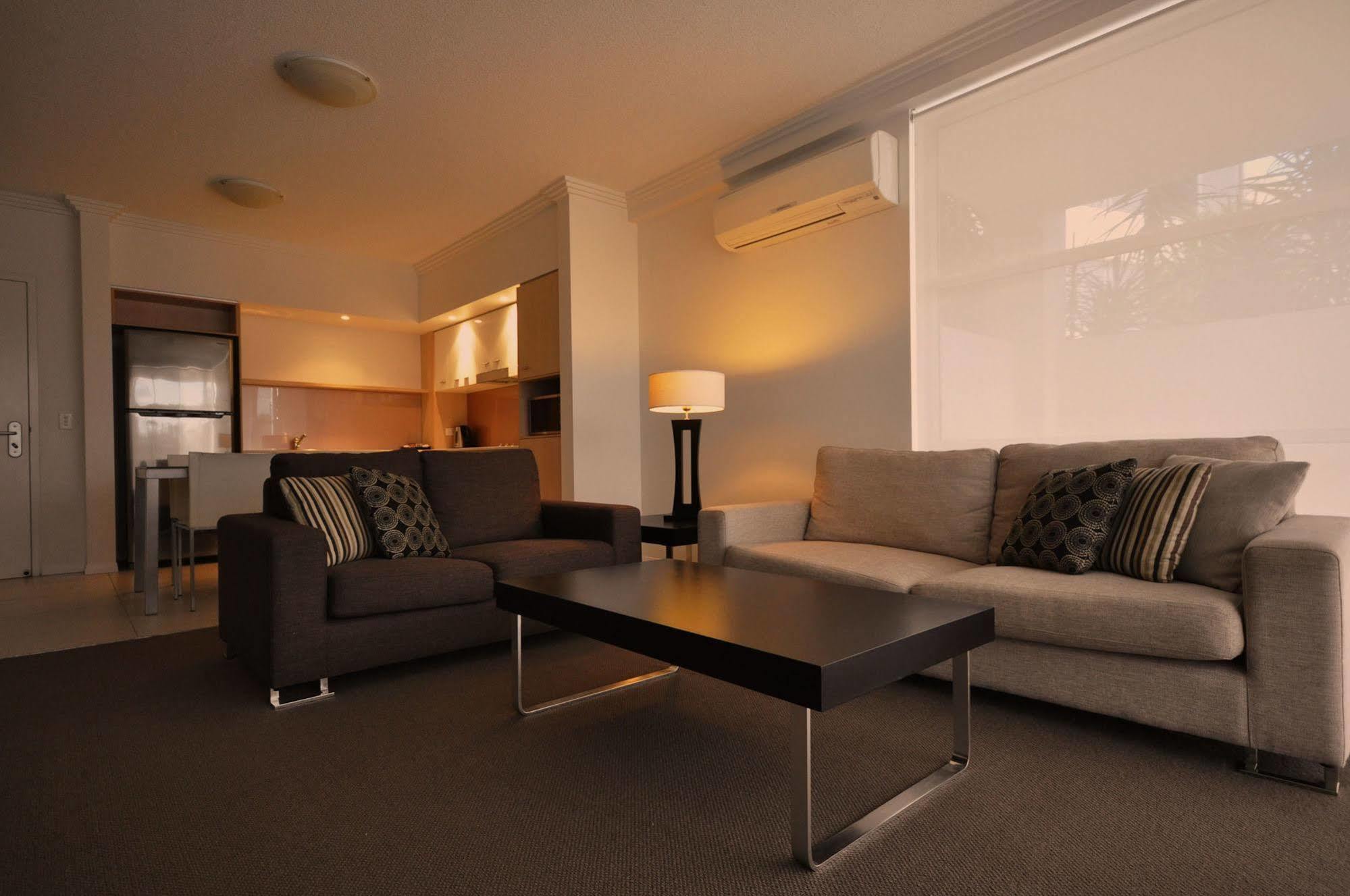 Chancellor Lakeside Apartments Gold Coast Exterior foto